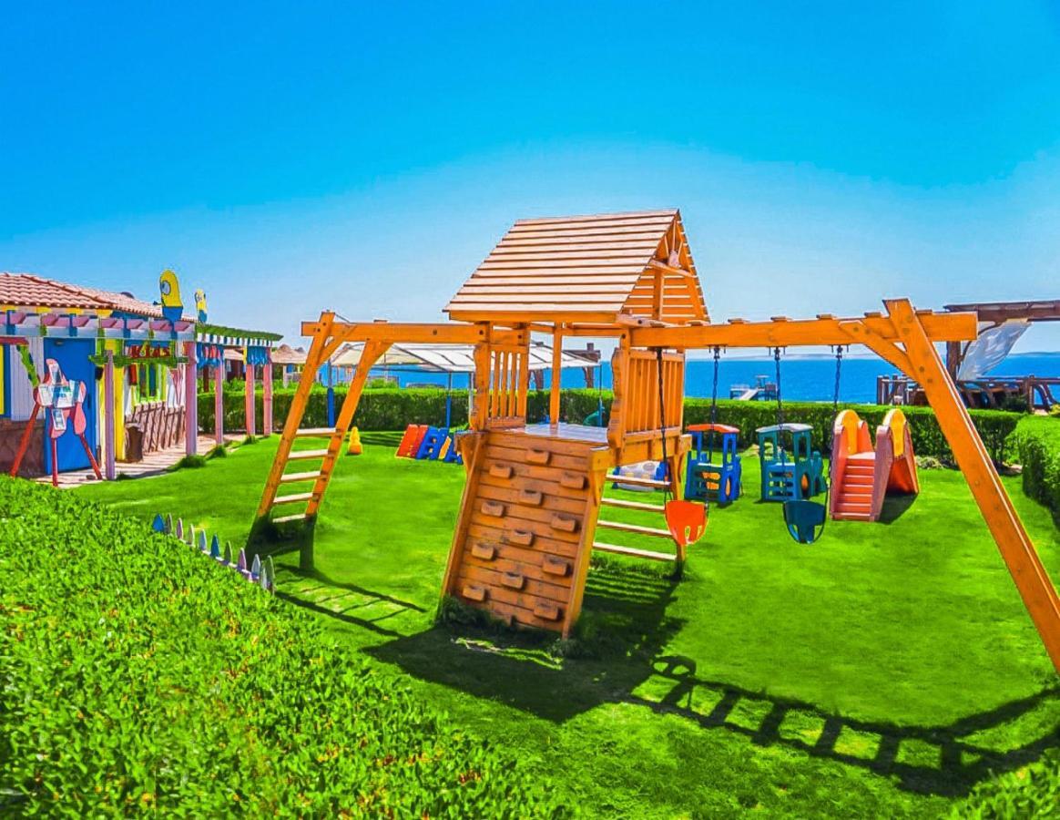 Charmillion Club Resort Sharm El Sheikk Exterior foto Playground at the resort
