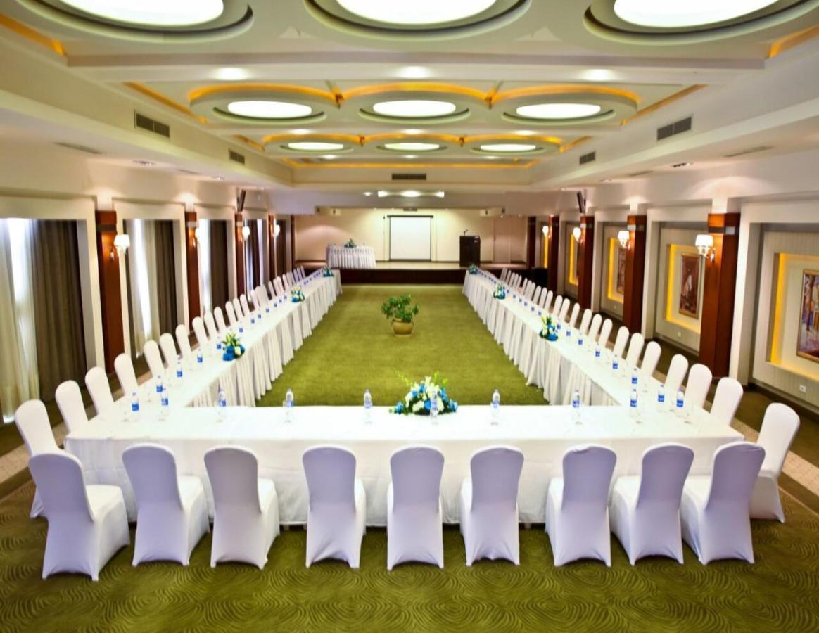 Charmillion Club Resort Sharm El Sheikk Exterior foto U-shaped table layout