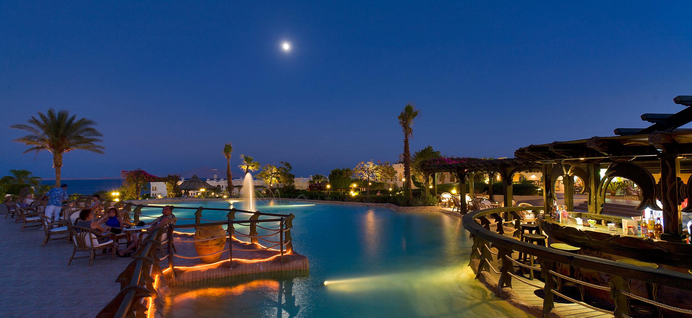 Charmillion Club Resort Sharm El Sheikk Exterior foto The resort at night