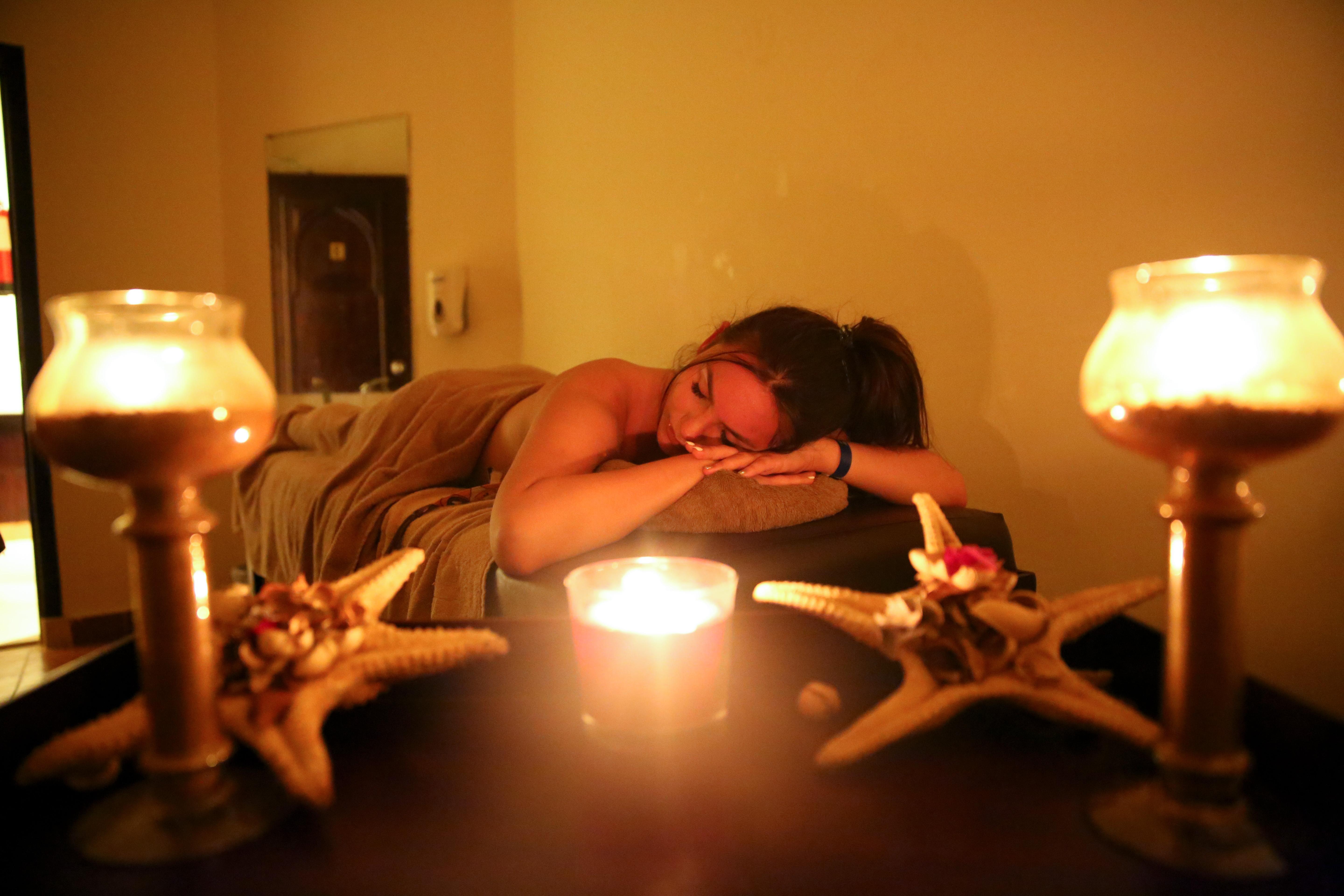 Charmillion Club Resort Sharm El Sheikk Exterior foto A woman relaxing at a spa