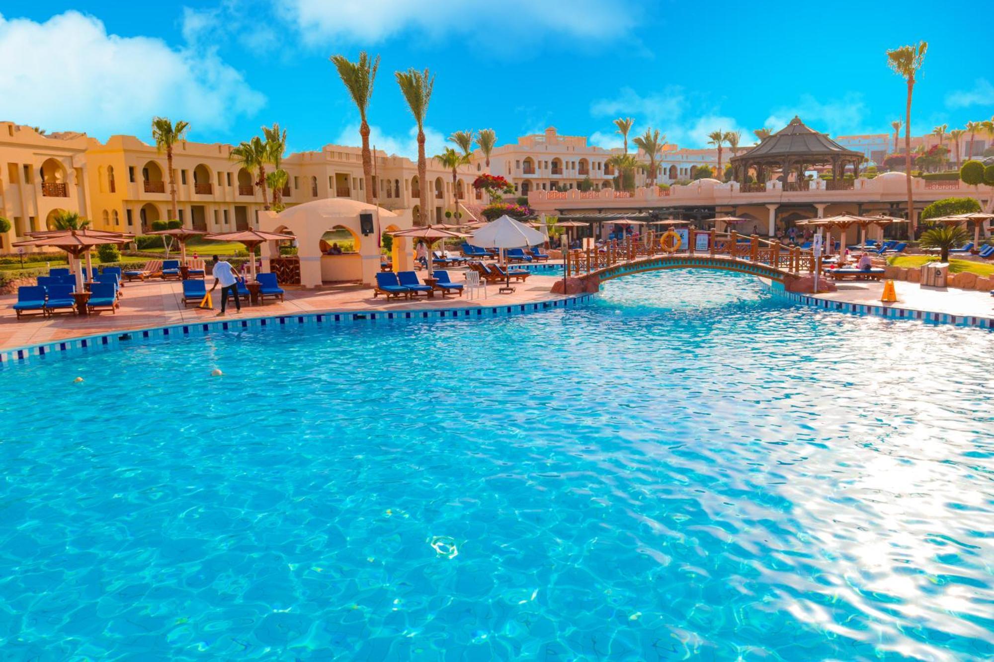 Charmillion Club Resort Sharm El Sheikk Exterior foto The pool at the Hilton Sharm El Sheikh