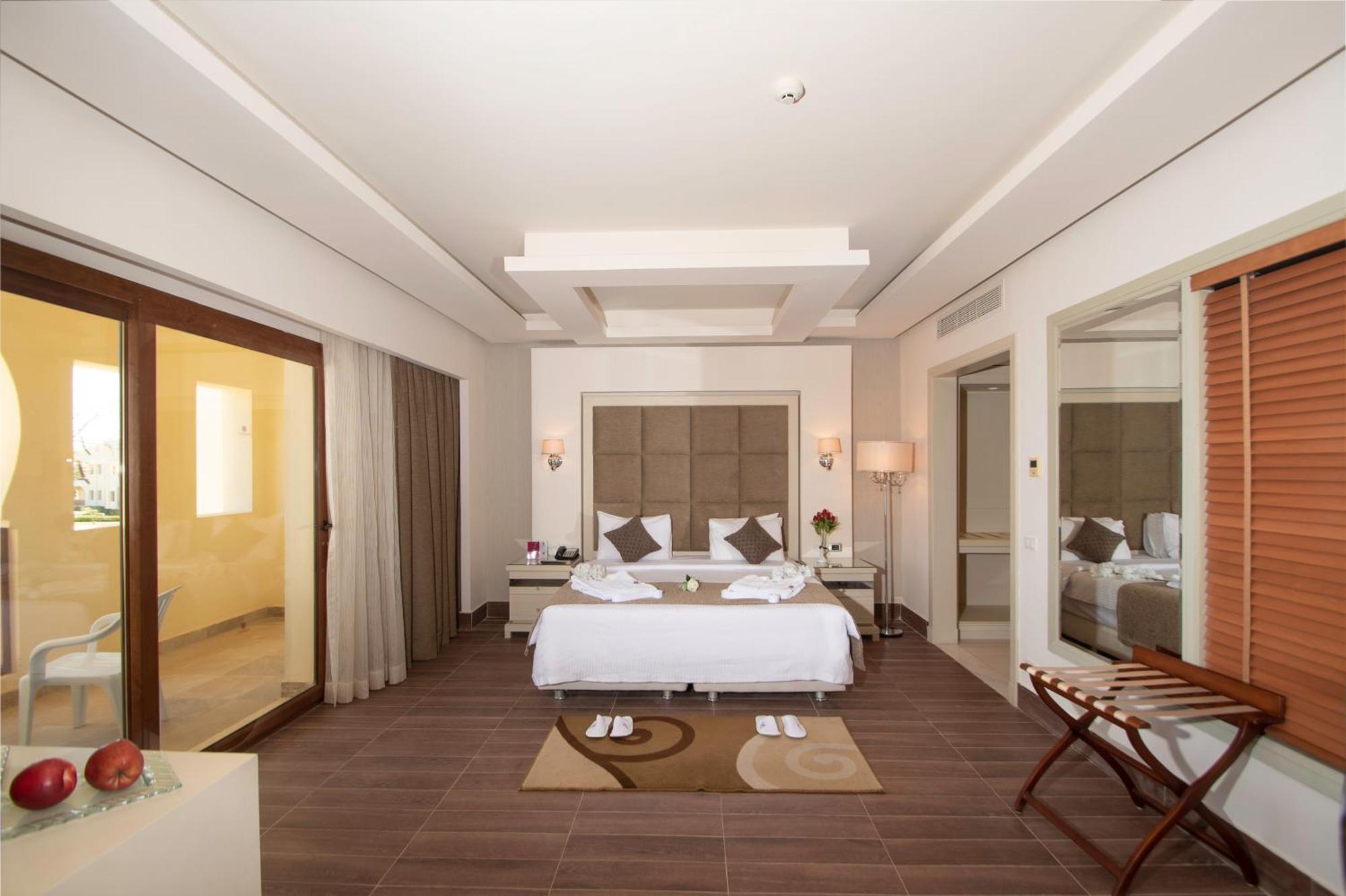 Charmillion Club Resort Sharm El Sheikk Quarto foto A bedroom at the Taj Bengal